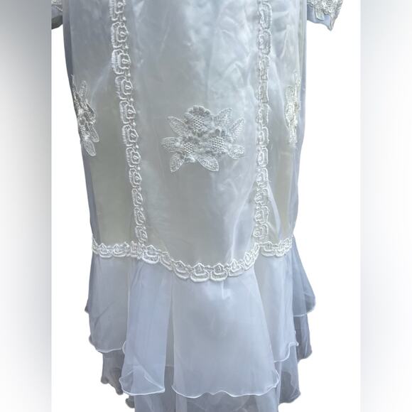 Vtg White Floral Lace Applique Handmade Sheer Sleeve Ruffle Bottom Wedding Dress - Picture 7 of 10